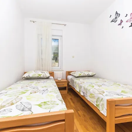 In Kastel Kambelovac 펜션 Kaštela